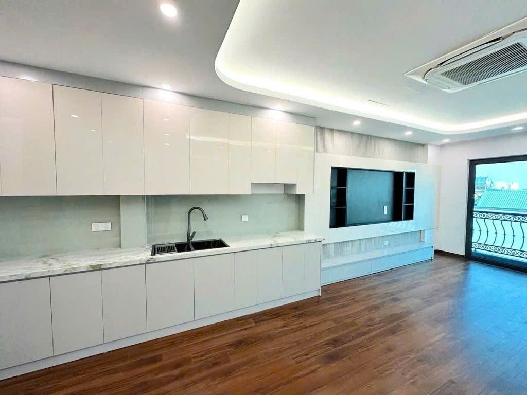 BÁN GẤP NHÀ PHỐ ĐÀM QUANG TRUNG, LÔ GÓC 6 TẦNG THANG MÁYẦNG 3