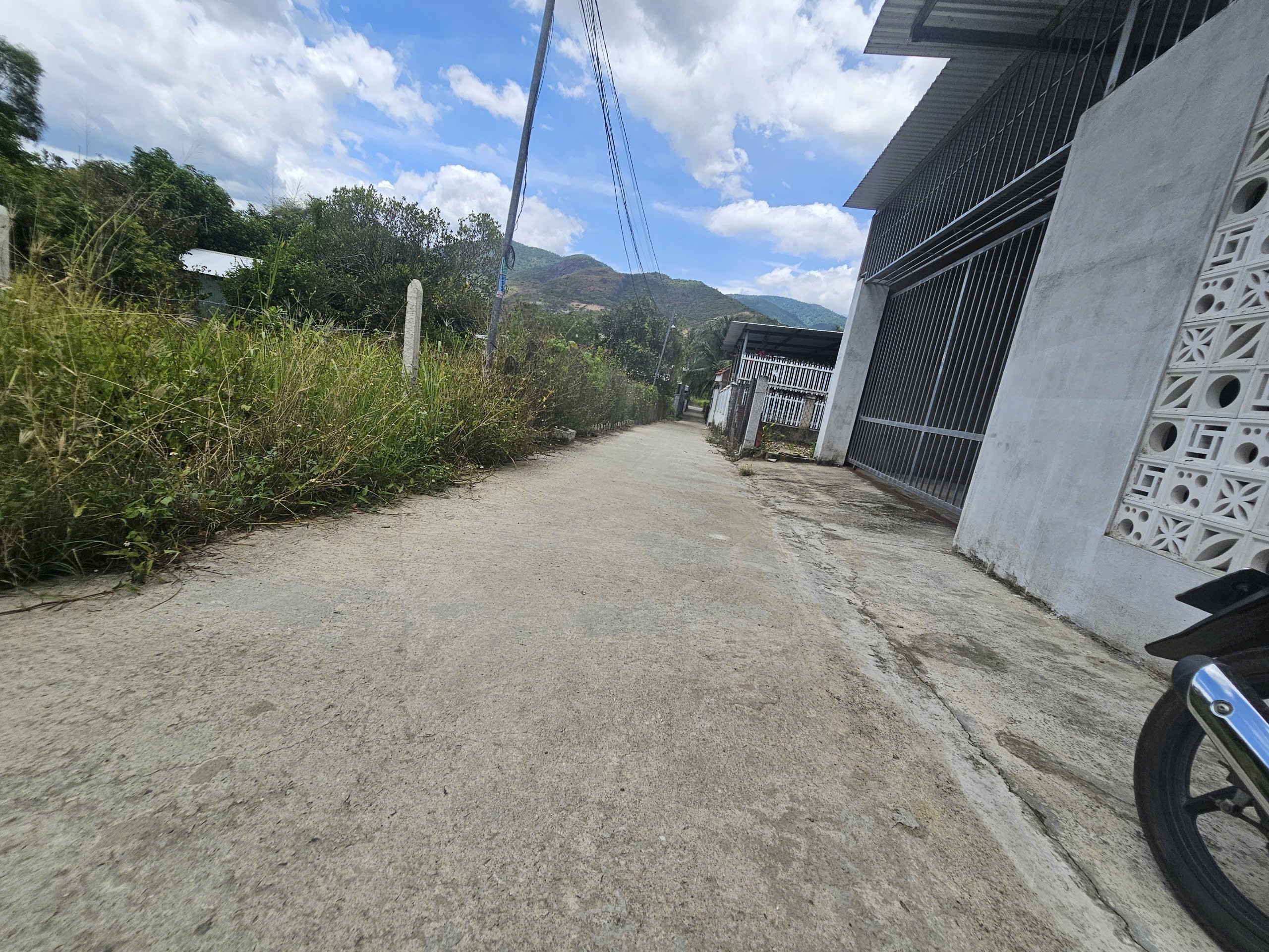 Bán đất Diên Tân full thổ giá rẻ sát bên Hương Lộ 62 đối diện công ty Đảnh Thạnh đi vào 5