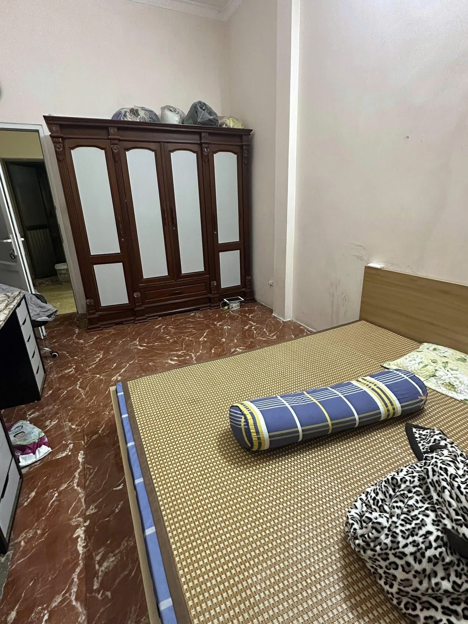 Cho thuê nhà riêng Ngõ Giếng Mứt, Bạch Mai quận Hai Bà Trưng 45M x 4T(4 ngủ) giá 14.5TR Ở NHÓM 3