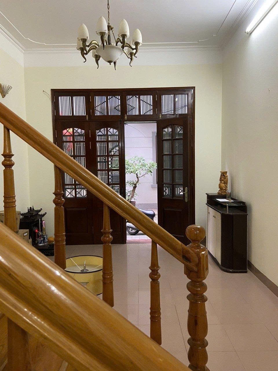 Cho thuê nhà PL, Ô TÔ, VỈA HÈ tại Nghĩa Đô, Cầu Giấy 42M x 5T (6 ngủ) giá 20 triệu