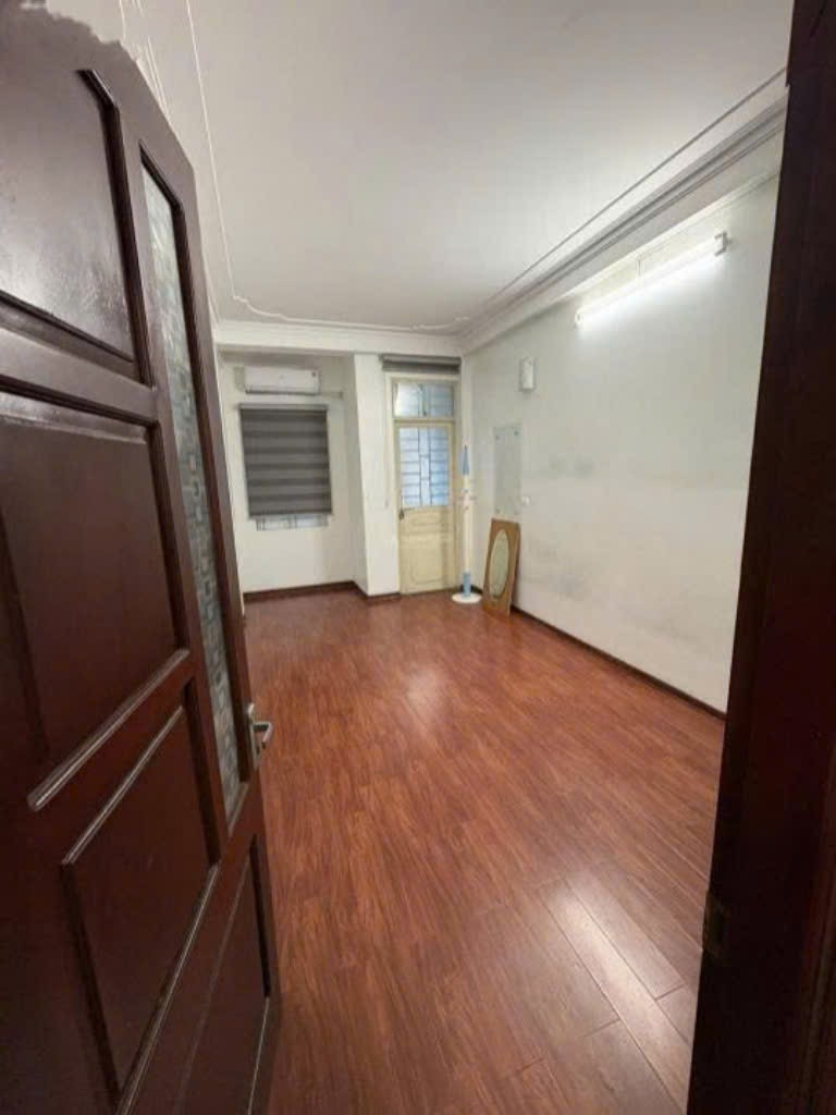 Cho thuê nhà Ô TÔ ĐỖ CỬA ngõ 87 Thiên Hiền, Mỹ Đình 45M x 5T (6 phòng) giá 20 triệu