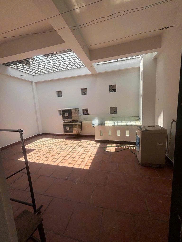 Cho thuê nhà ngõ 9 Trần Quốc Hoàn, Cầu Giấy 45M x 5T giá 19tr  Ô TÔ ĐỖ CỬA 3