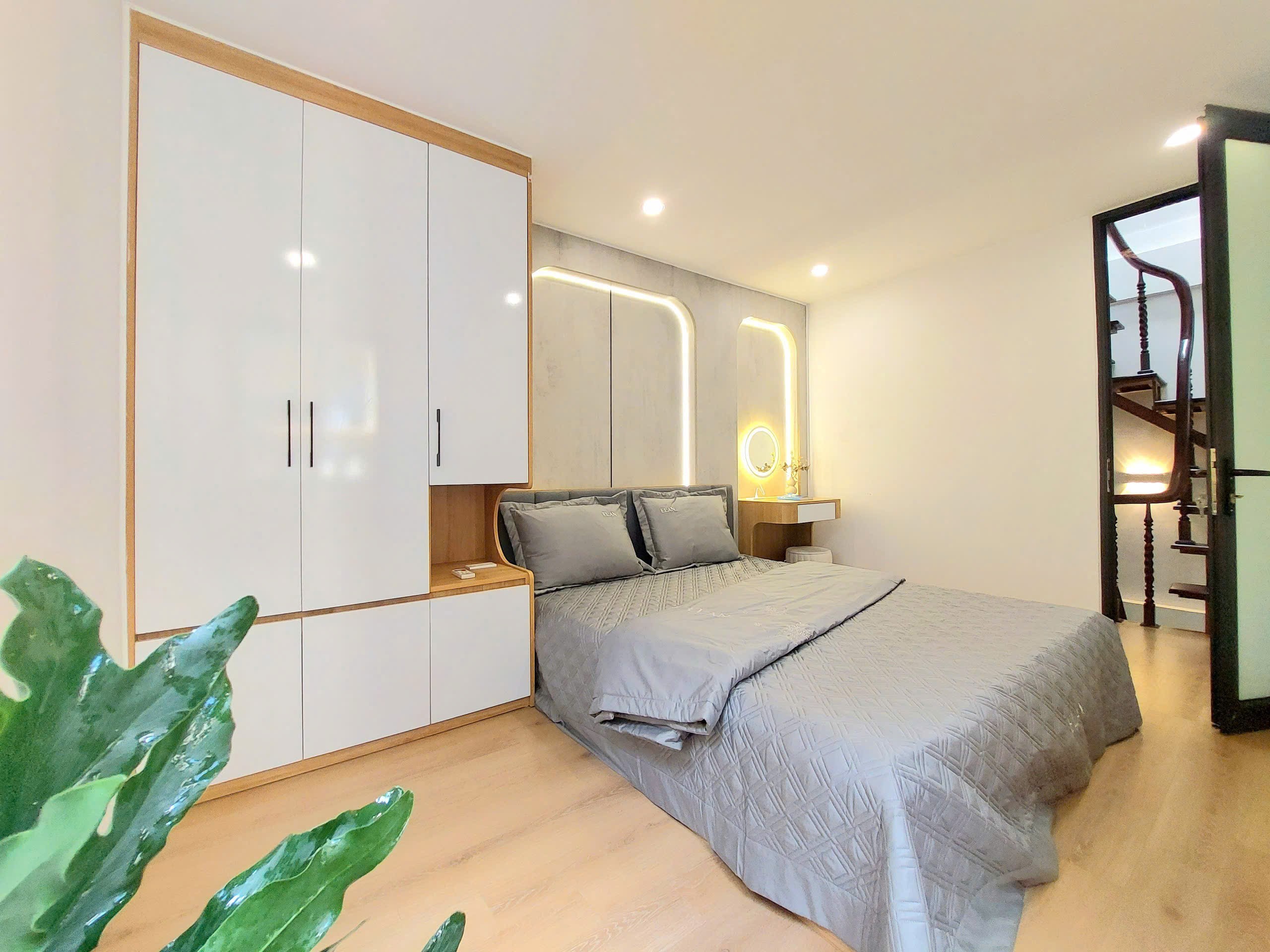 NHÀ ĐẸP, FULL ĐỒ, KINH DOANH ở Nguyễn Cao, Hai Bà Trưng 25M x 5T giá 15 triệu 2