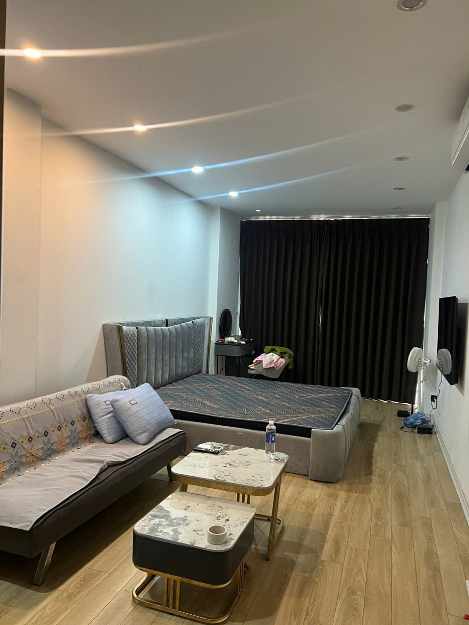 Cho thuê nhà ngõ 92 Đào Tấn 40M X 6T THANG MÁY- FULL ĐỒ giá 27 triệu 2