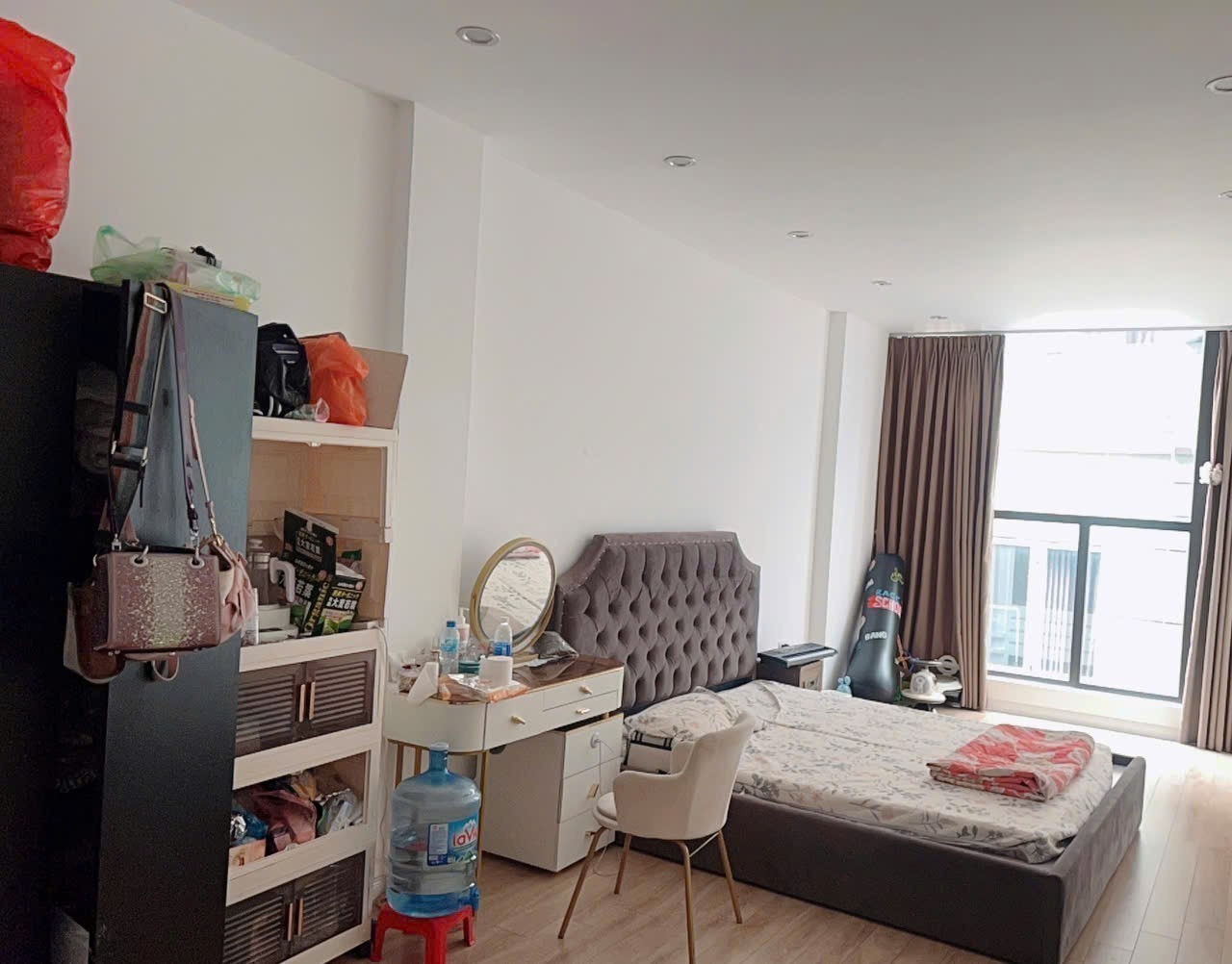 Cho thuê nhà ngõ 92 Đào Tấn 40M X 6T THANG MÁY- FULL ĐỒ giá 27 triệu 3