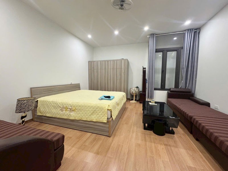 Sang Mỹ Định Cư - Bán Nhà Giang Biên 75m2 x 5 Tầng – Đường 13,5m, Gần Trường Chợ 6