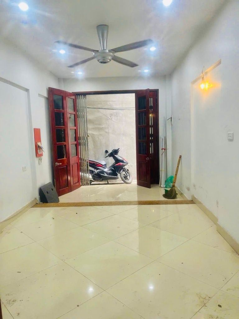 Cần bán Nhà mặt tiền đường Hoàng Mai, Phường Hoàng Văn Thụ, Diện tích 27m², Giá 3.2 Tỷ 3