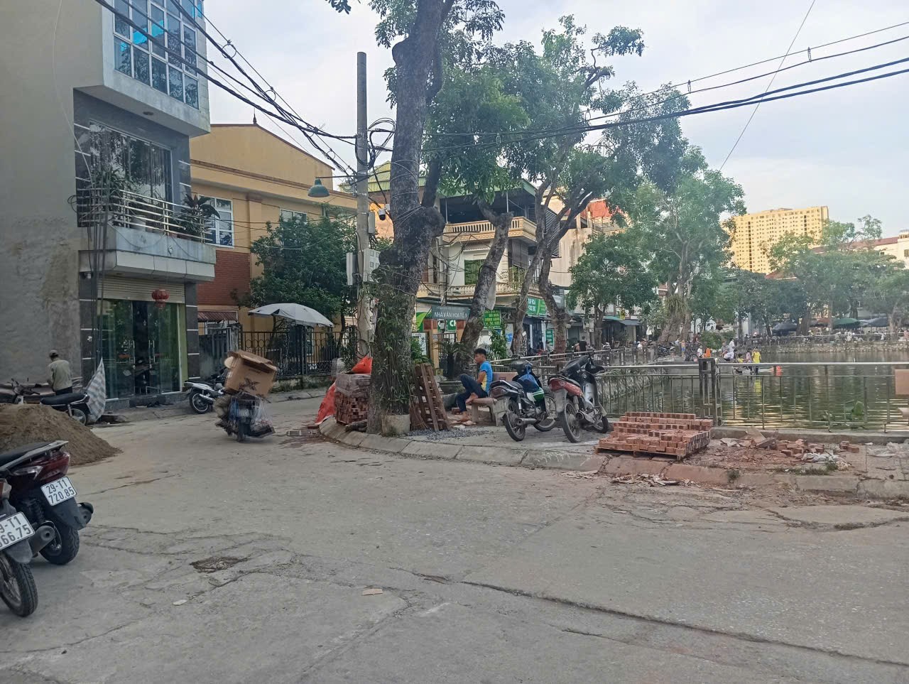 Tôi bán nhà Mậu Lương ô tô đỗ cửa cạnh chợ Mậu Lương 36m2 chỉ 5.x tỷ. LH 0989626116 3