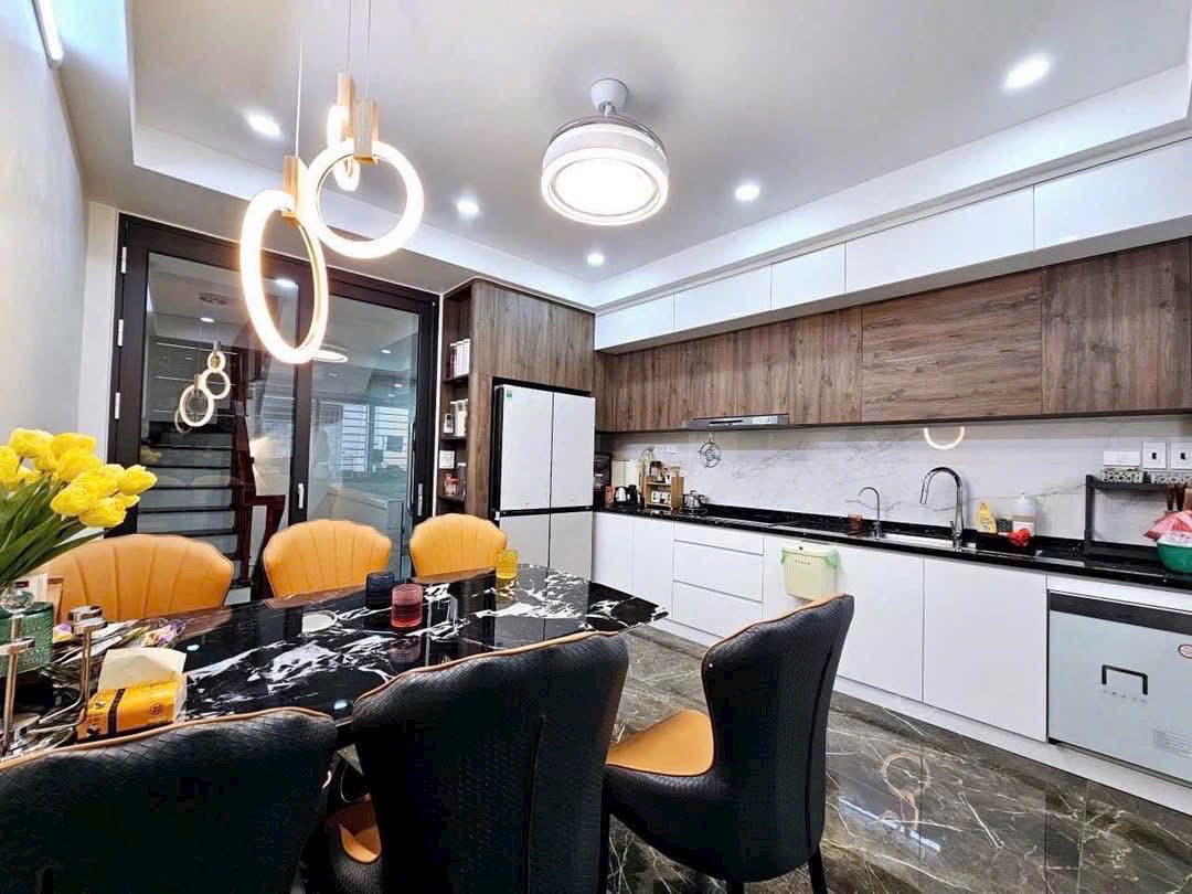 Vị Trí Hot. Bán Nhà Tân Thuỵ, Phúc Đồng, Long Biên chỉ 7,32 tỷ Dt 33m2, 5T 4