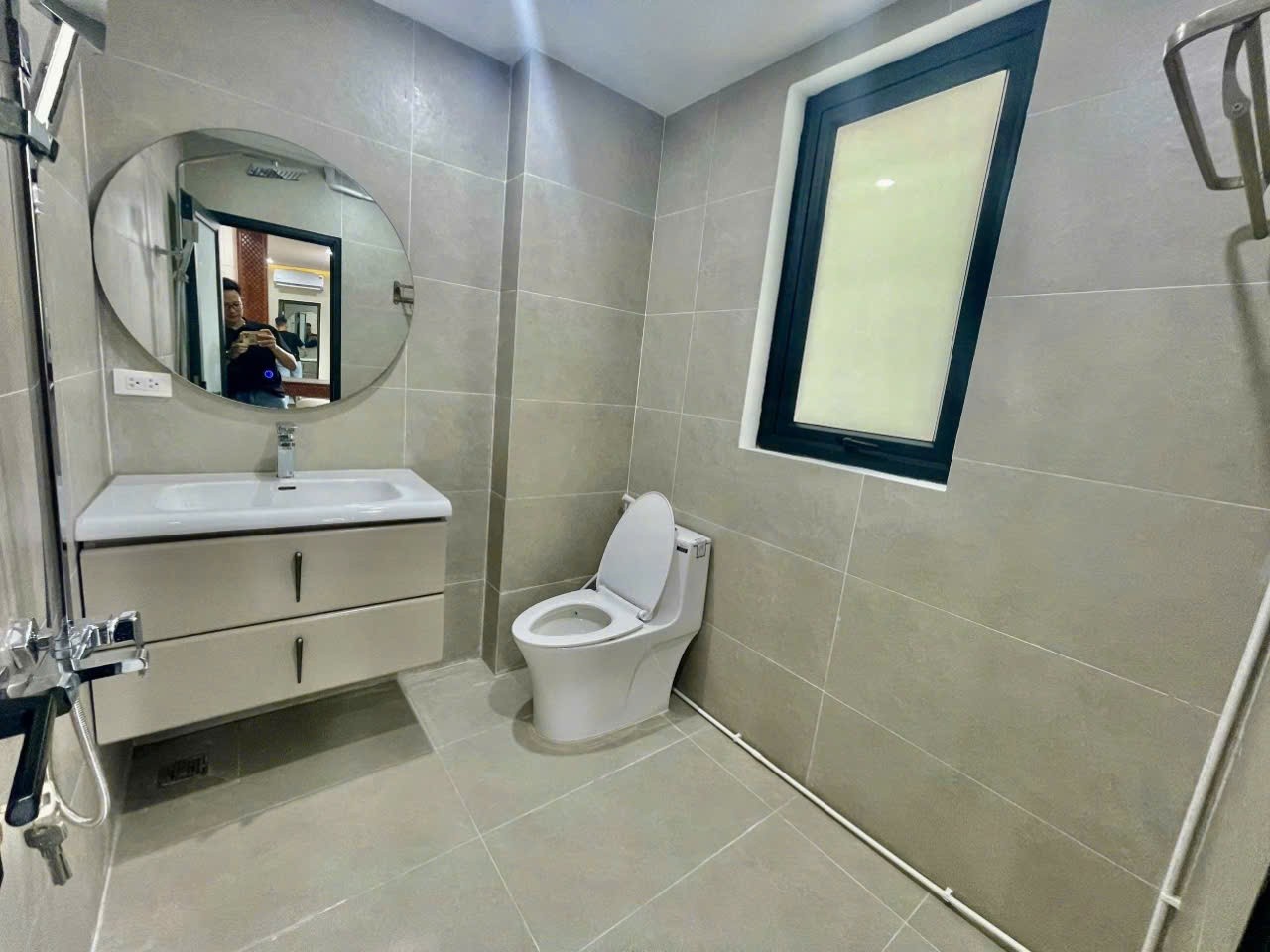 Tôi bán nhà Văn Phú gần siêu thị Metro ô tô đỗ gần nhà 33m2 chỉ 8.x tỷ. LH 0989626116 3