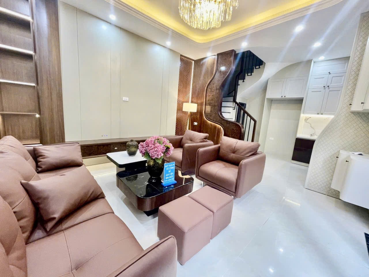 Tôi bán nhà Văn Phú gần siêu thị Metro ô tô đỗ gần nhà 33m2 chỉ 8.x tỷ. LH 0989626116
