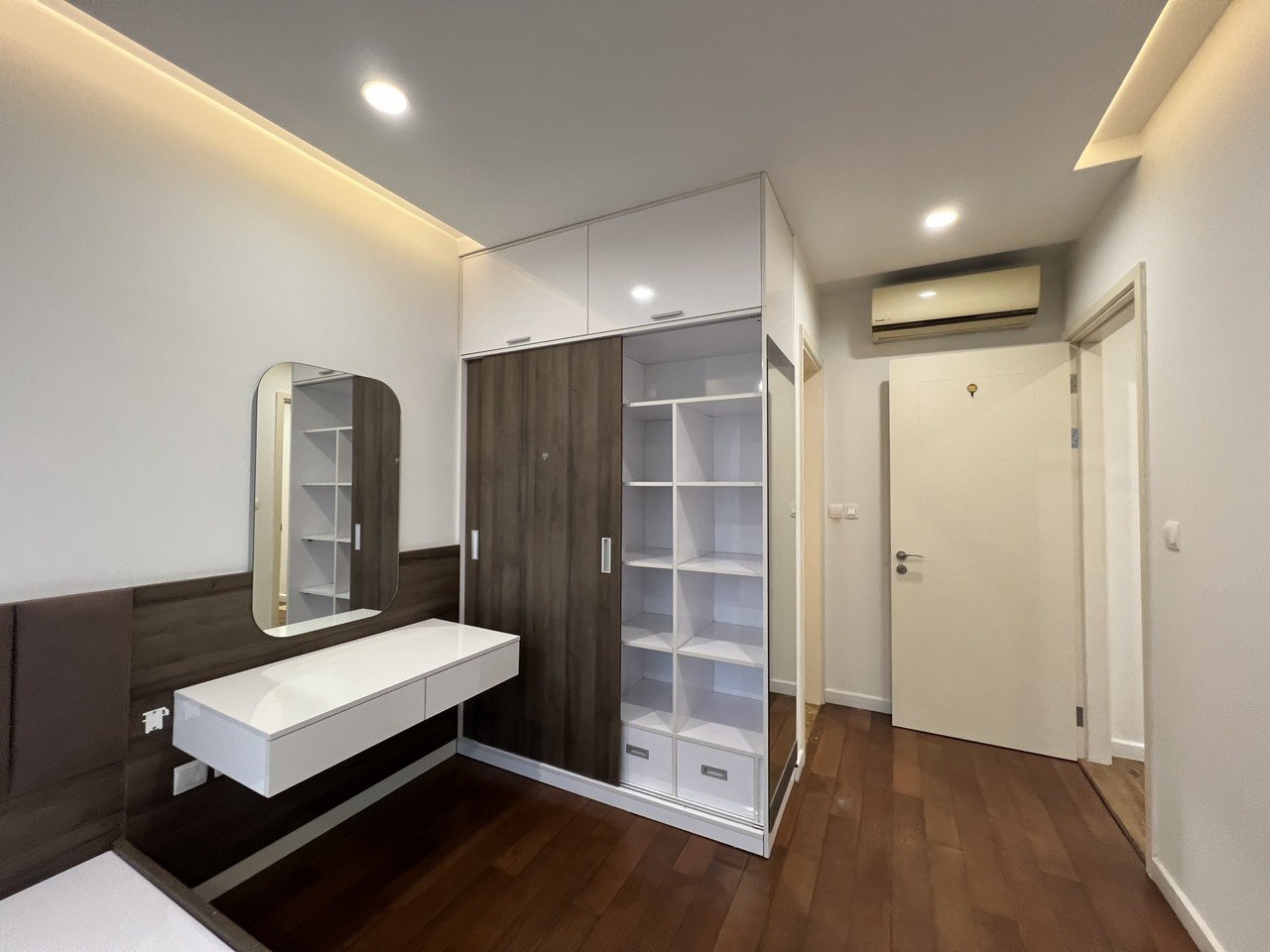 B.Á.N căn hộ 2PN-76m2 Vinhomes D'Capitale, View đẹp - chỉ 8ty8 2