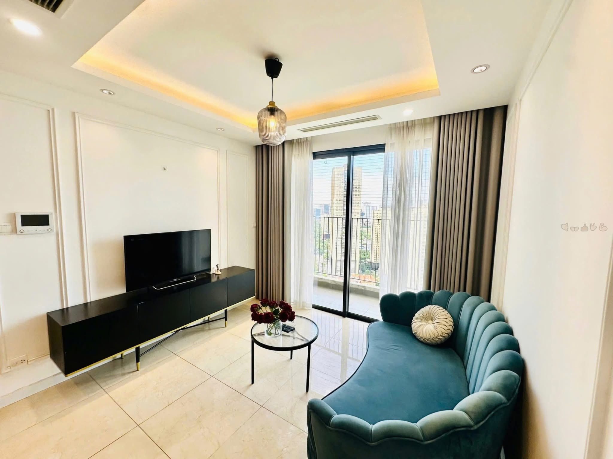 BÁN CĂN HỘ 2PN rộng 76m2, Vinhomes D'Capitale, giá 8.3 tỷ 2