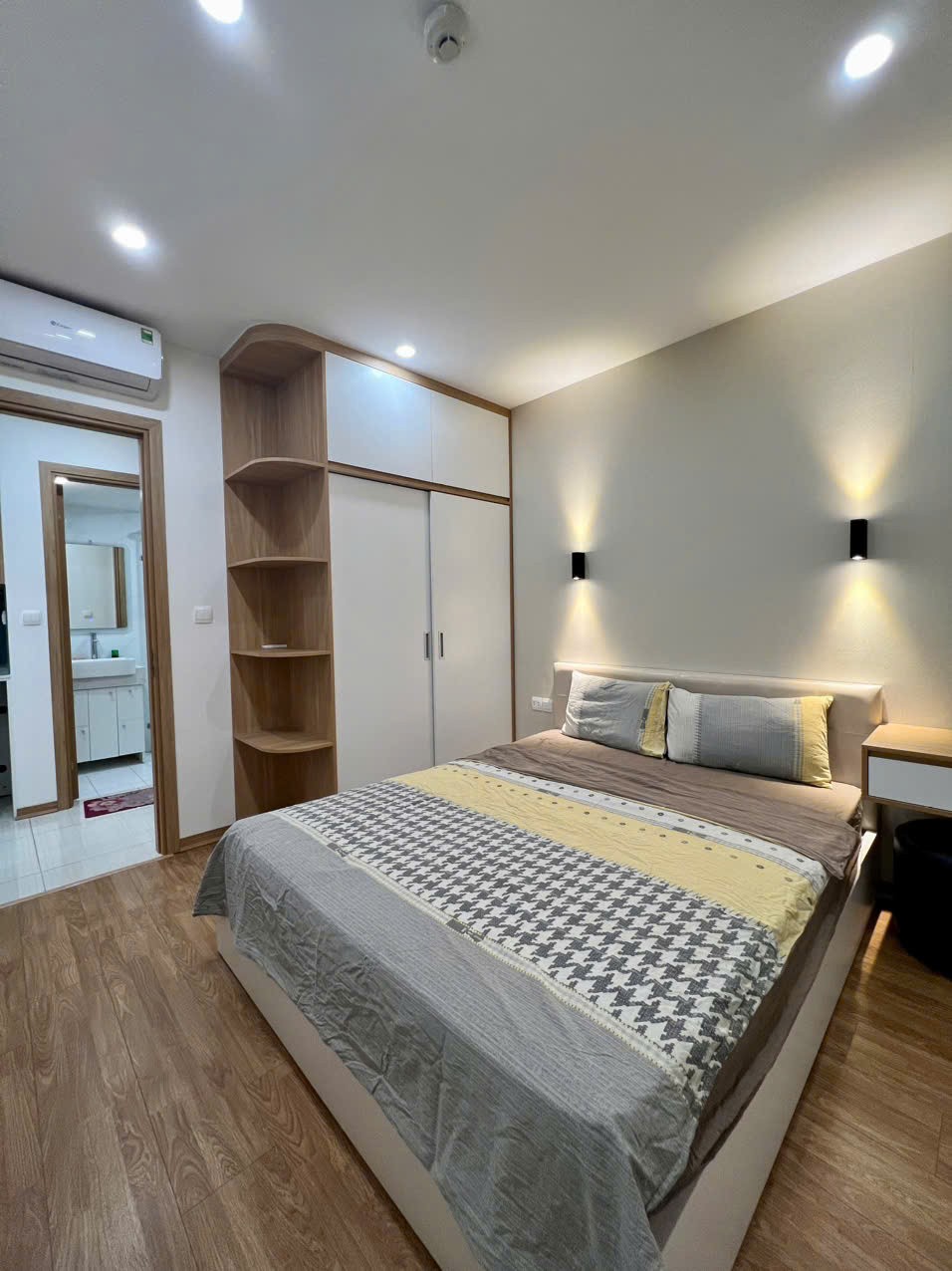 Bán căn hộ 2PN tại VINHOMES D'CAPITALE, view phố giá 8.6 tỷ 3