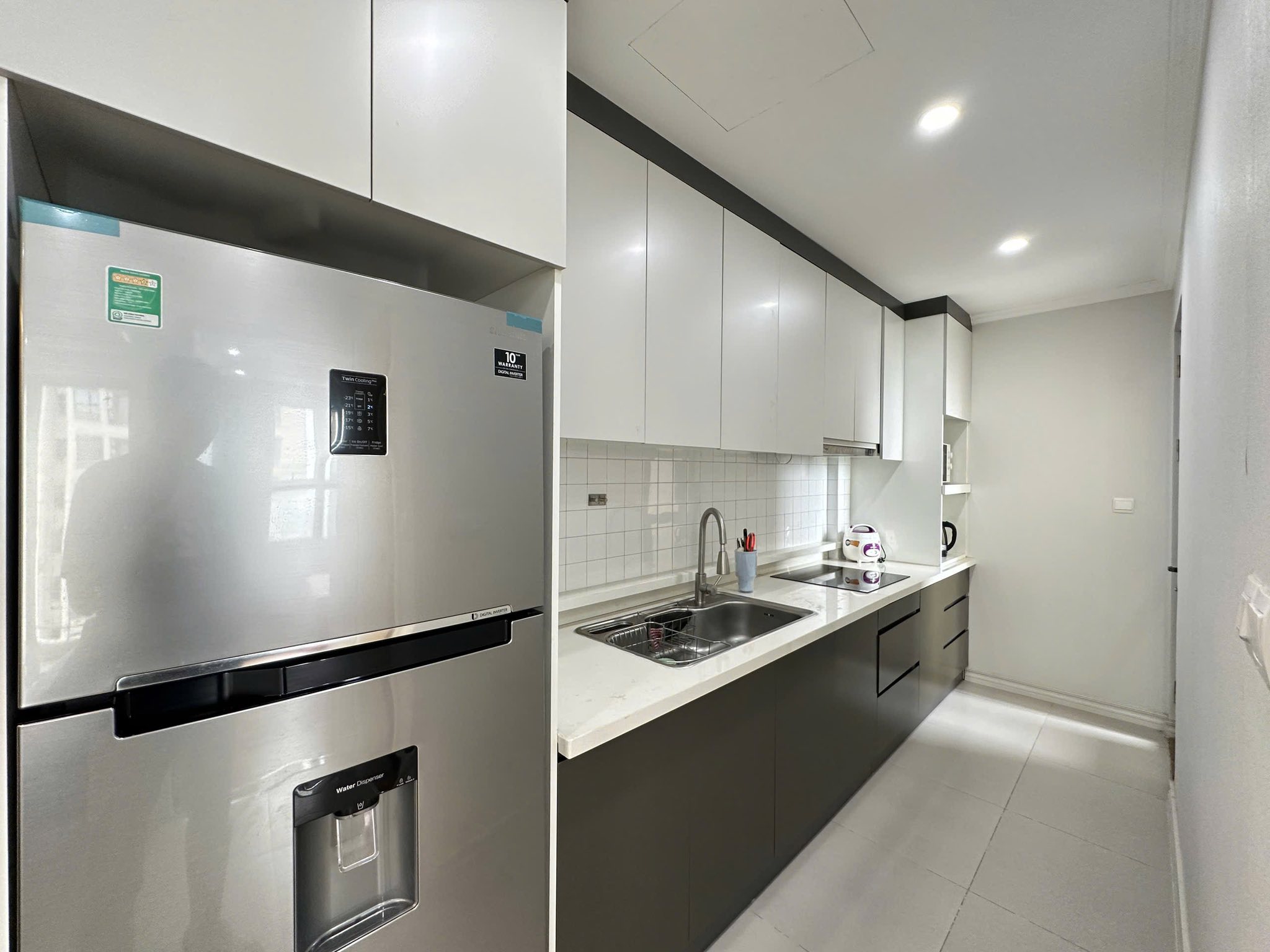 Cần bán căn hộ 2PN-76m2 VINHOMES D'CAPITALE - giá 8.6 tỷ 6