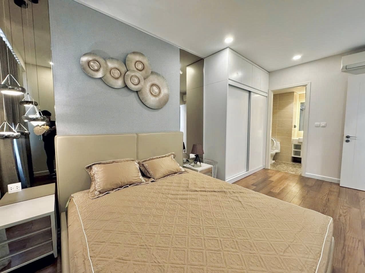 Bán căn 2PN VIEW HỒ tại C6 Vinhomes D'Capitale, giá 10.x tỷ 2