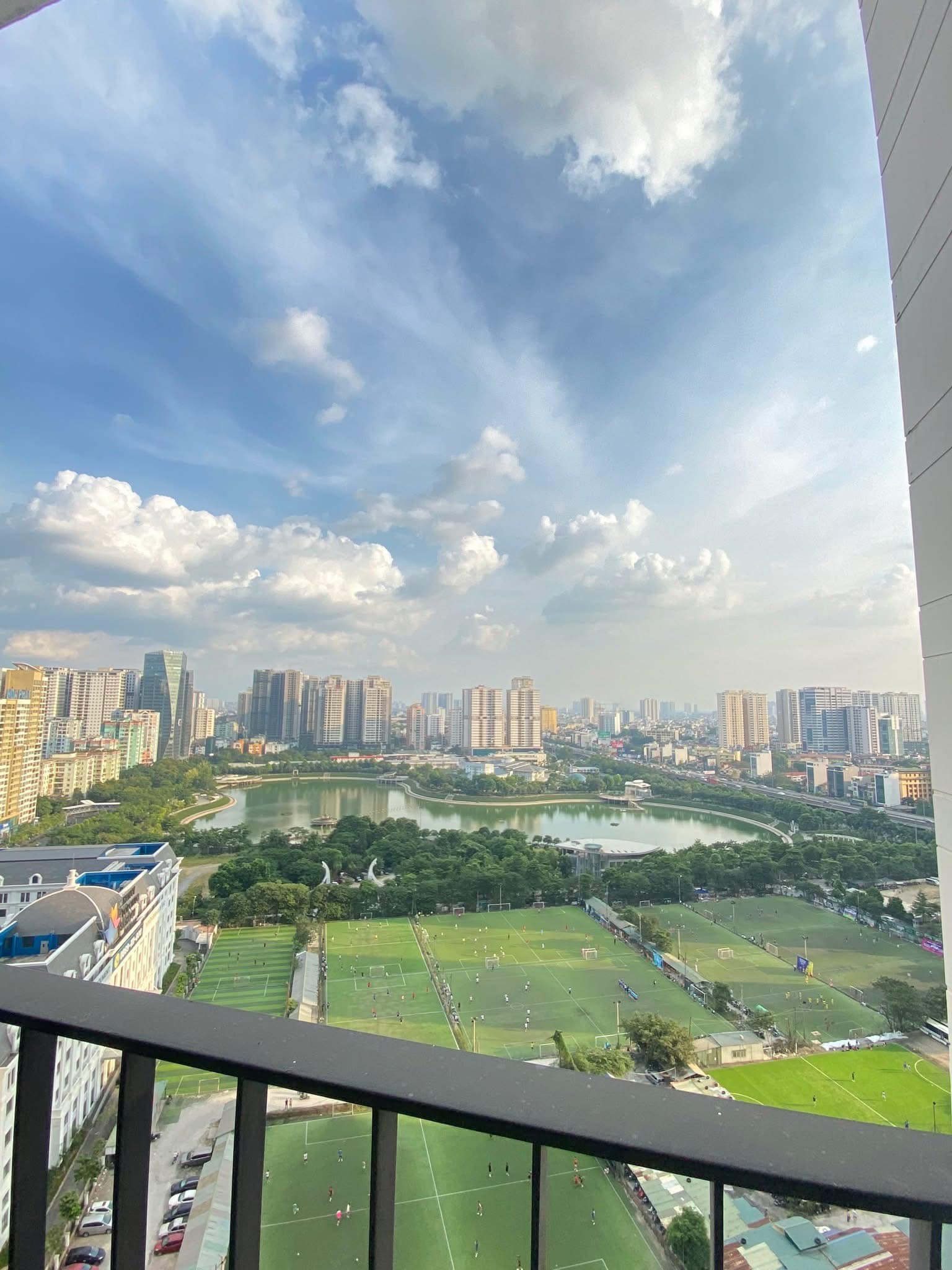 Bán căn 2PN VIEW HỒ tại C6 Vinhomes D'Capitale, giá 10.x tỷ 3