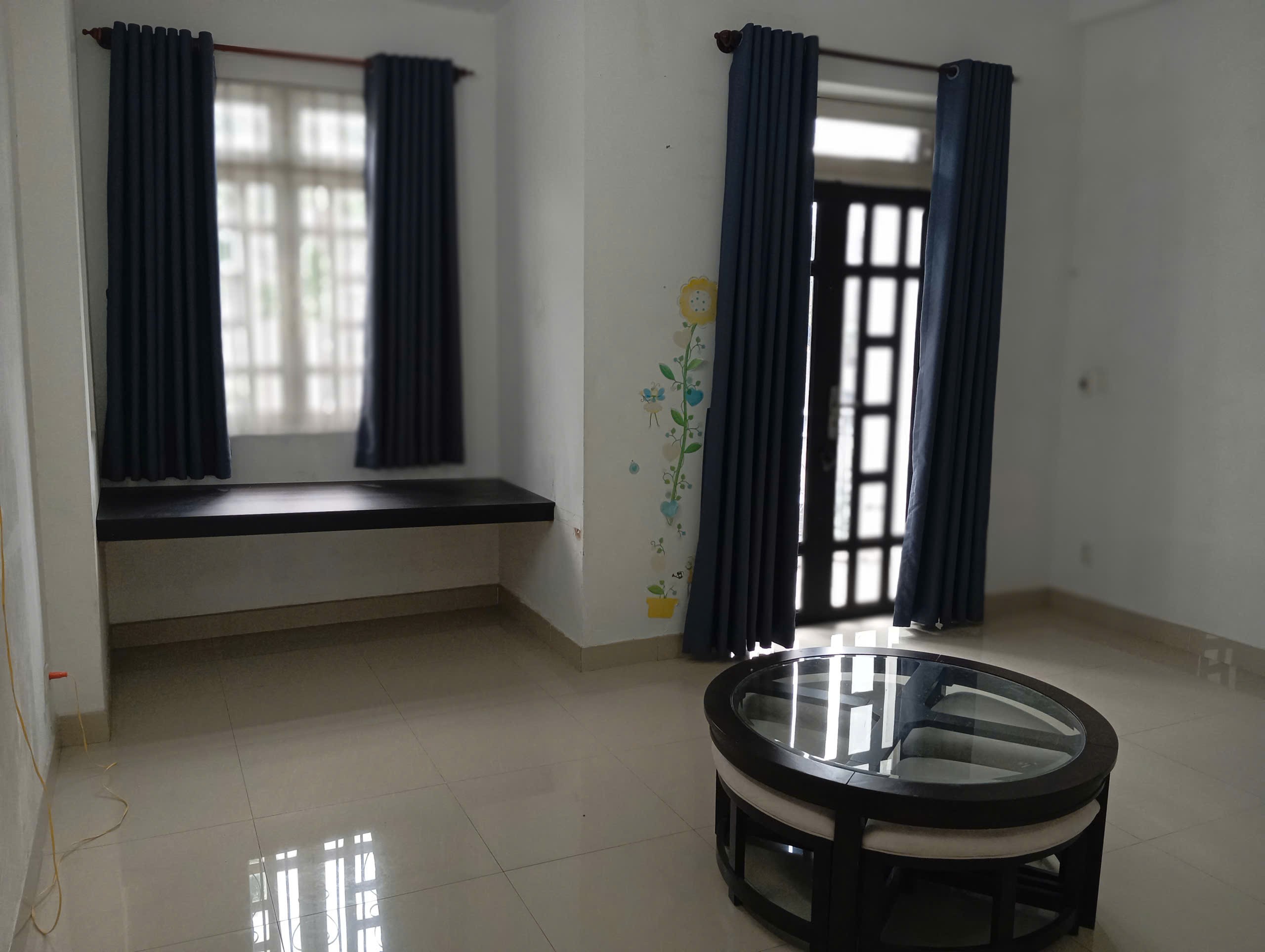 CHO THUÊ NHÀ MT KDC SÔNG ĐÀ, 1 TRỆT 2 LẦU, 4PN+ SÂN XE HƠI, 15TR. 6