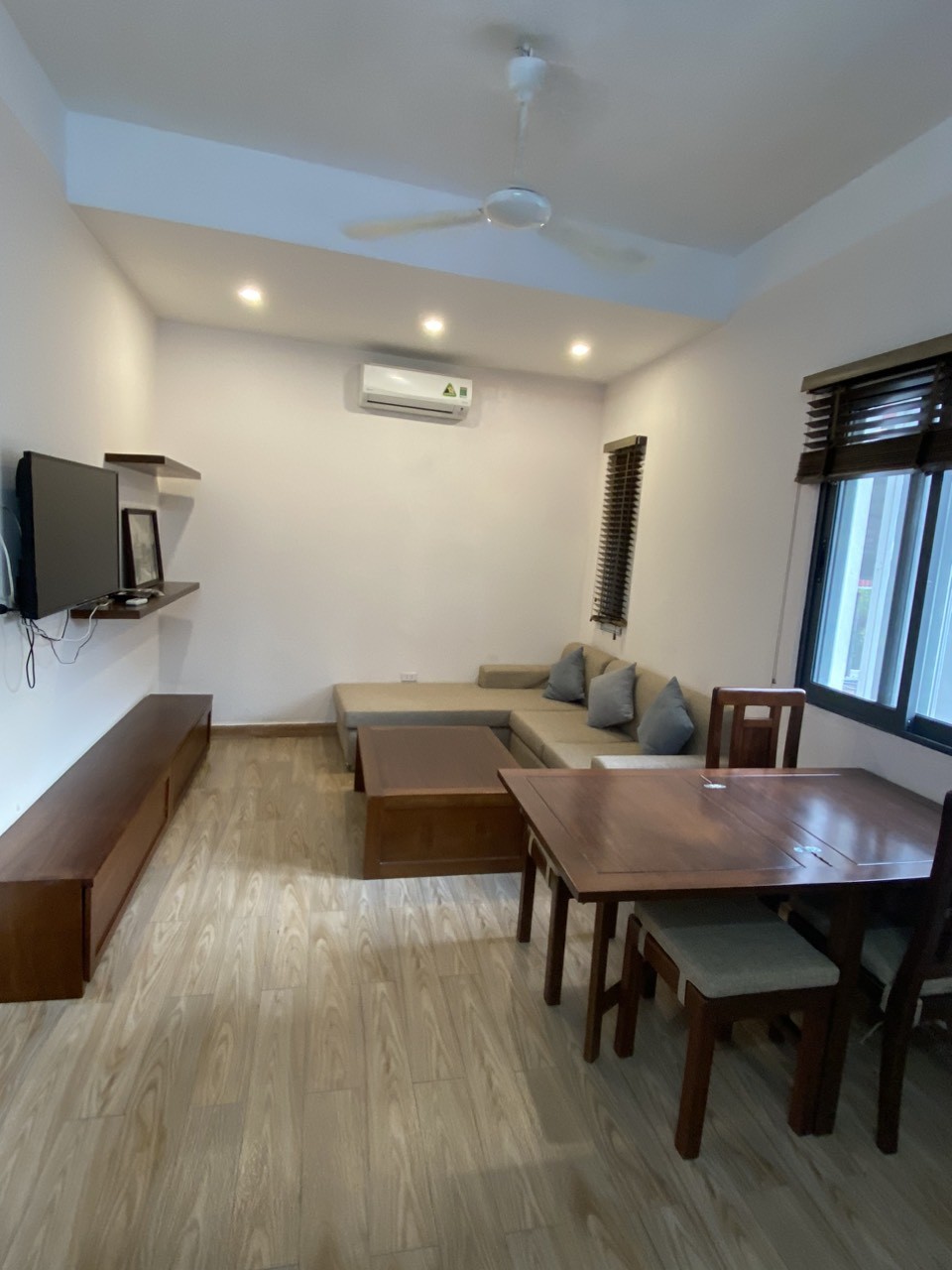 Chính chủ cho thuê Căn chung cư mini giá rẻ 1N, 1K tại Ngõ 189 Hoàng Hoa Thám, Ba Đình. Chỉ 10tr 8