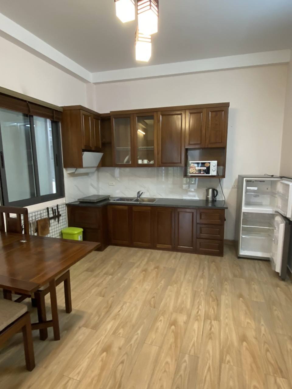 Chính chủ cho thuê Căn hộ dịch vụ giá rẻ 1N, 1K tại Ngõ 189 Hoàng Hoa Thám, Ba Đình. Chỉ 10tr 13