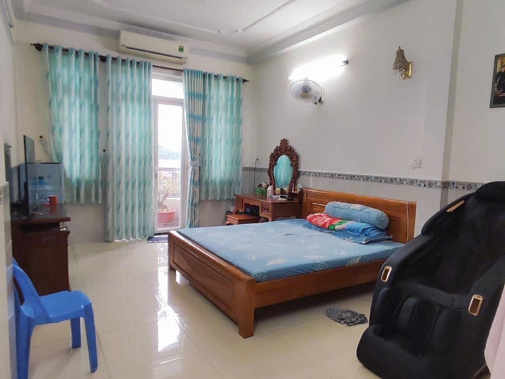 Bán nhà mặt phố tại Bùi Văn Ngữ, Hiệp Thành, Quận 12, TP.HCM, 13,5 tỷ, 130m2, giá cực chất 5