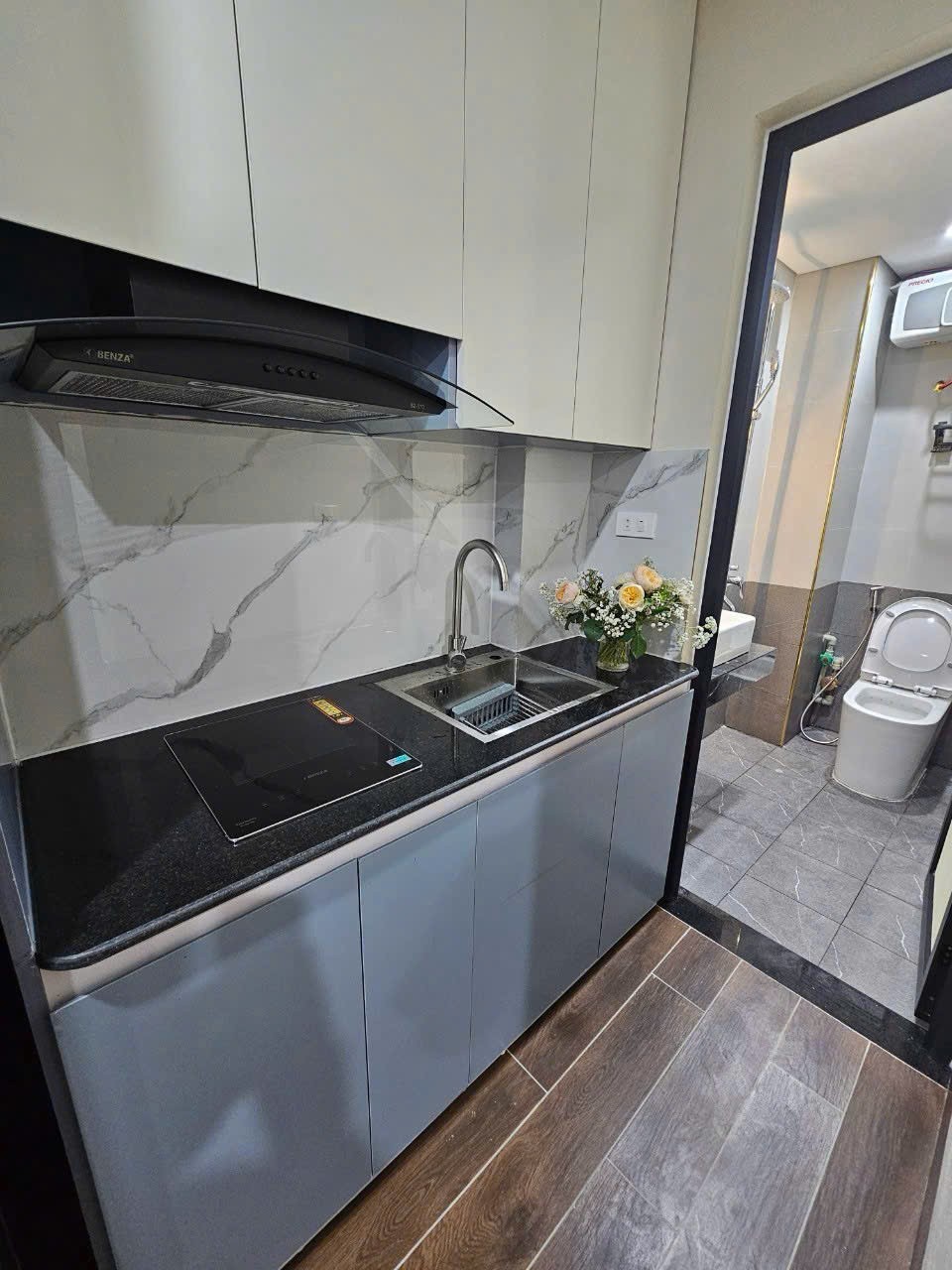 GẤP LẮM RỒI, TÒA CHDV NGÃ TƯ SỞ 56M2 6T 11PKK DOANH THU CAO GIÁ CHỈ 11 TỶ 3