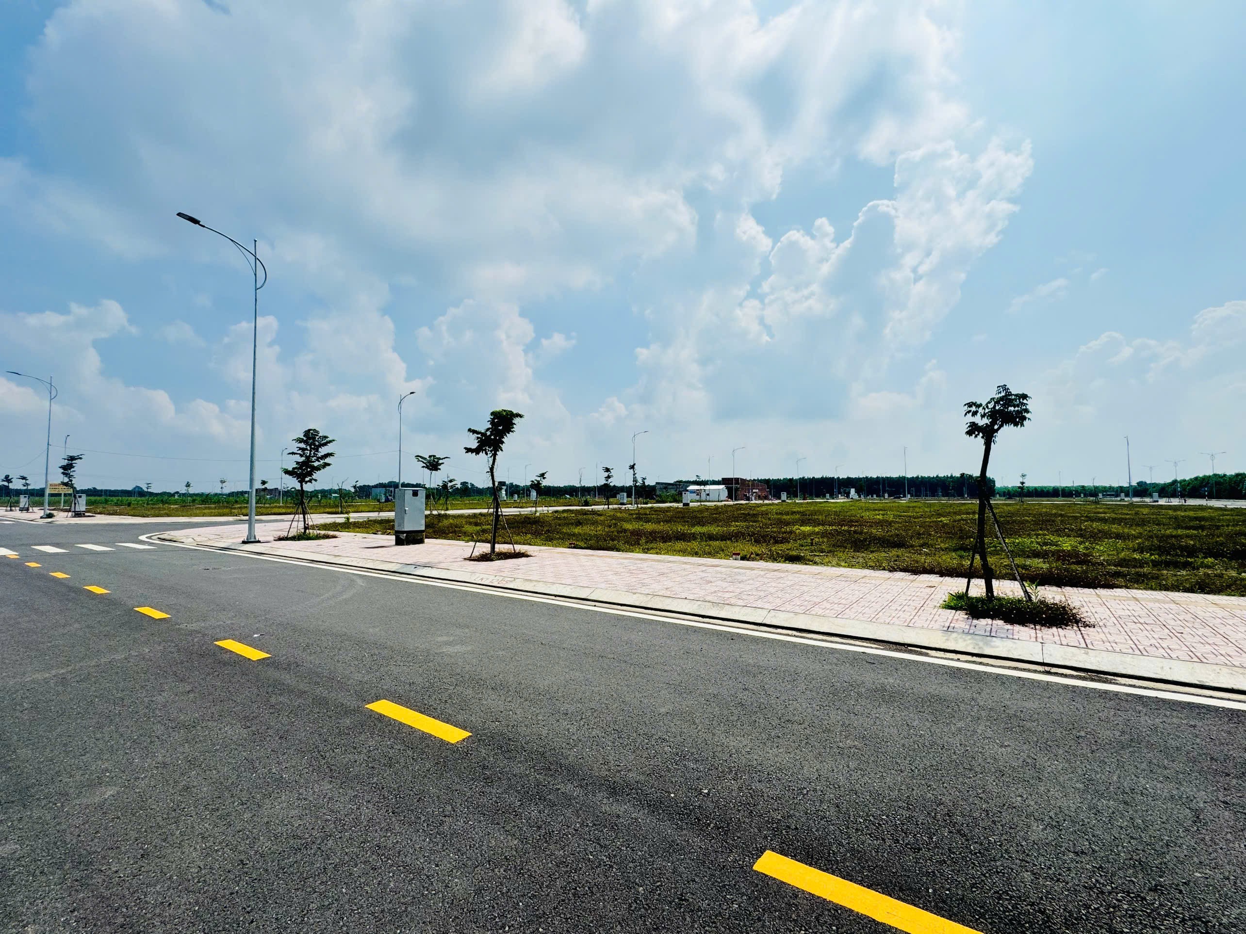 Đất 2 mặt tiền, gần cao tốc BH-VT_Full thổ, sổ sẵn_Giá 1tỷ5_Tặng ngay 2 chỉ vàng lấy lộc!!