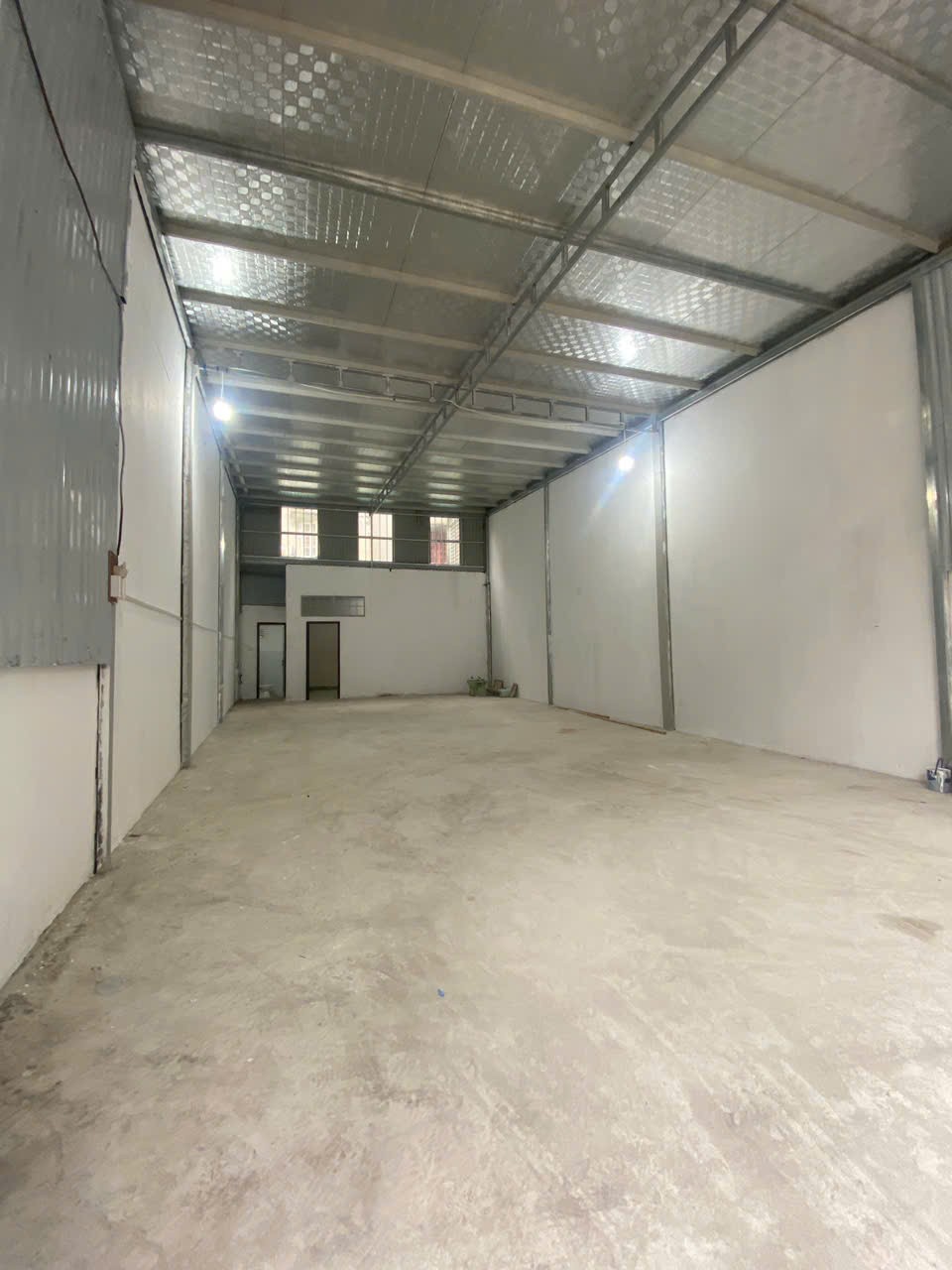 CHO THUÊ KHO LONG BIÊN – 150M² – XE TẢI VÀO TẬN KHO