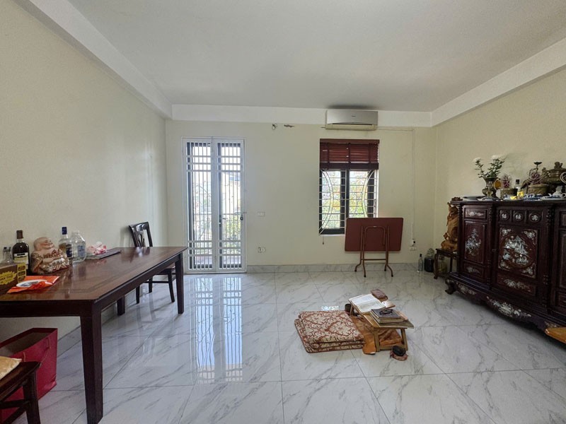 Sang Mỹ Định Cư - Bán Nhà Giang Biên 75m2 x 5 Tầng – Đường 13,5m, Gần Trường Chợ 10