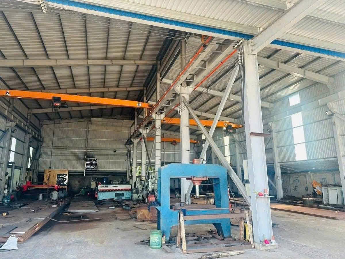 XƯỞNG MẶT TIỀN NGUYỄN VĂN BỨA – HÀNG HIẾM HÓC MÔN – DT KHỦNG 1.665M² 2