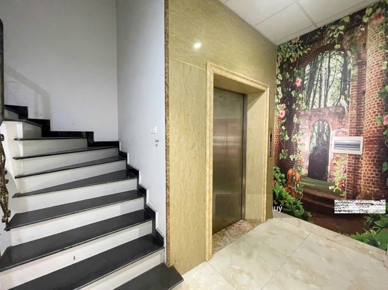 Bán nhà Đặng Vũ Hỷ, Long Biên 88m2 có thang máy, đường ô tô tránh, giá tốt 8