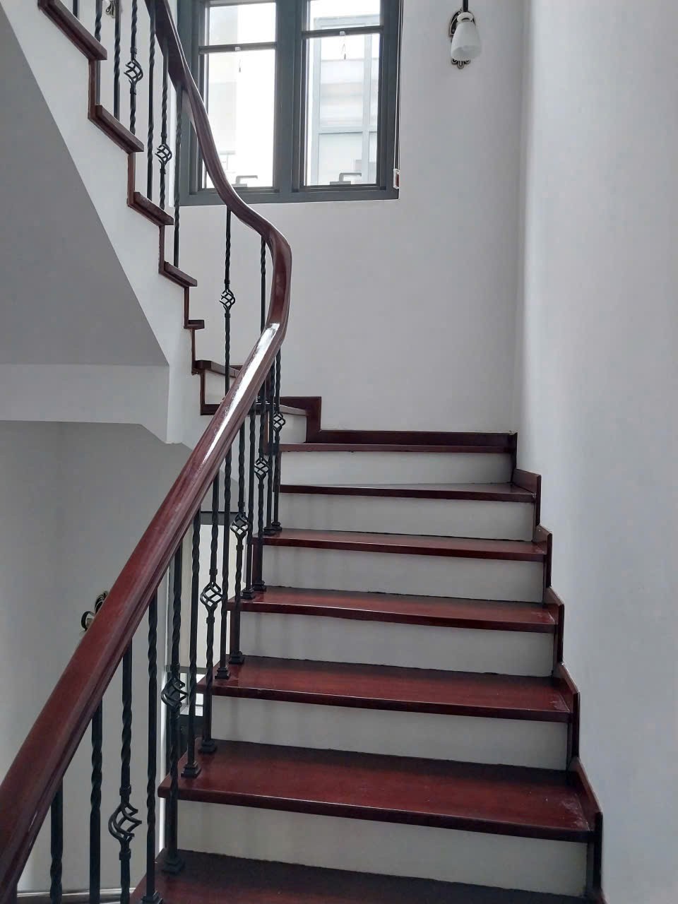 Cho thuê nhà, 98m2_ 4.5T; Hoàng Quốc Việt, Tô Hiệu, Nghĩa Tân -24 tr 3