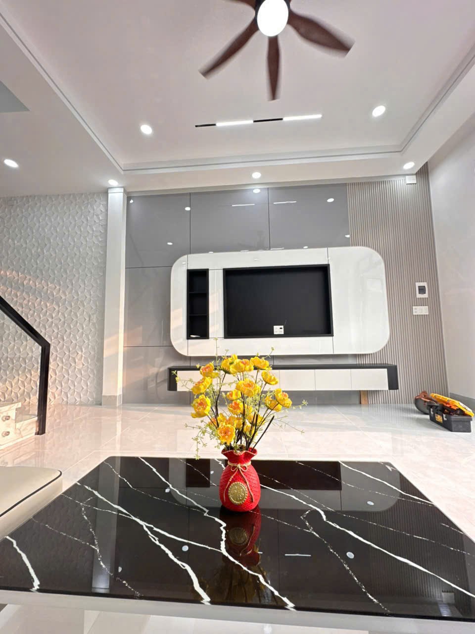 Bán nhà 1 trệt 1 lầu- 3PN gần chợ Tân Phong giá 3,95 tỷ 2