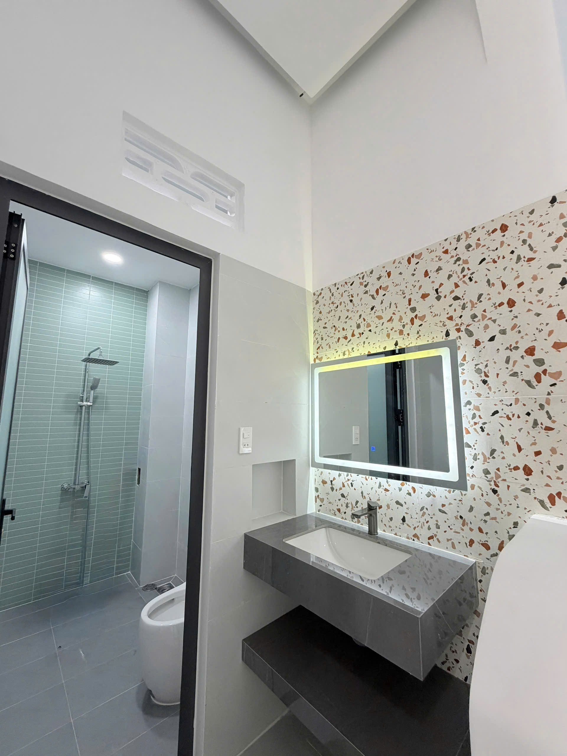 Bán nhà 1 trệt 1 lầu- 3PN gần chợ Tân Phong giá 3,95 tỷ 3