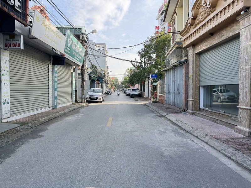 Cần bán 55,1m2 đất mặt phố Giang Biên. Phù hợp xây Văn Phòng Kinh Doanh 2
