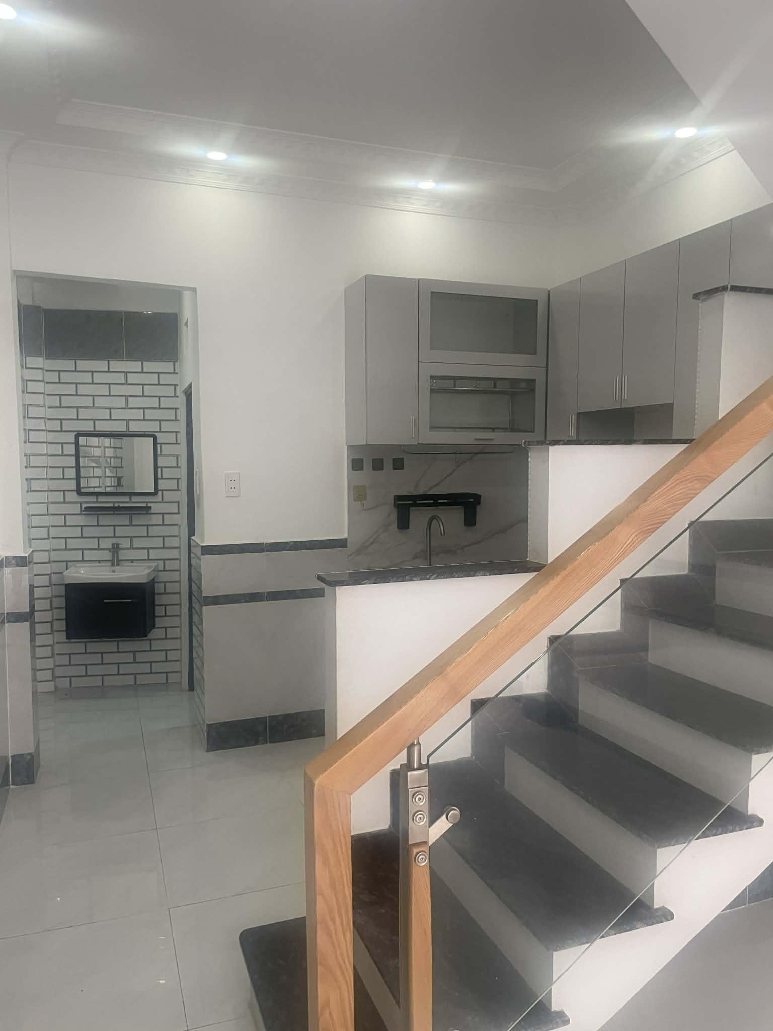 ĐỨA EM CHO THUÊ NHÀ 2 LẦU HUỲNH THỊ HAI – HXH TỚI CỬA – FULL NỘI THẤT – 2PN 2WC – Ở NGAY 2
