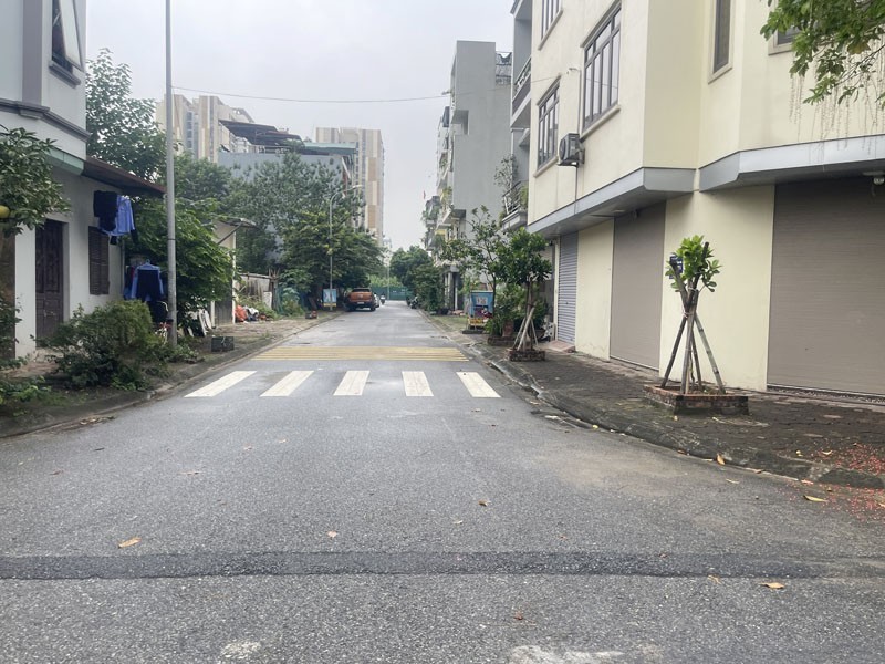 Cần bán 70m2 đất khu NO02 TĐC Giang Biên. Sau lưng mặt đường Đồng Thanh 2