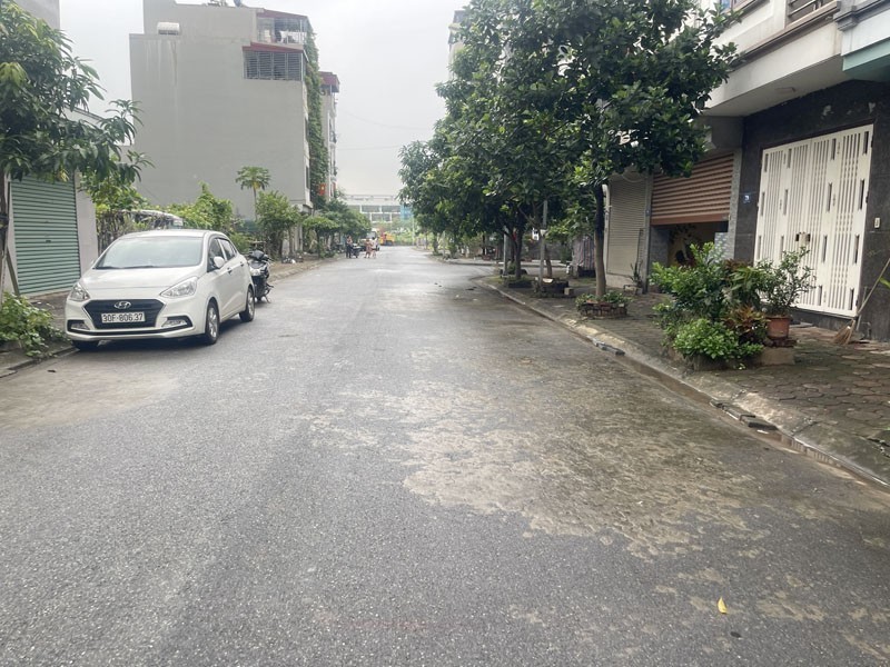 Cần bán 70m2 đất khu NO02 TĐC Giang Biên. Sau lưng mặt đường Đồng Thanh 3