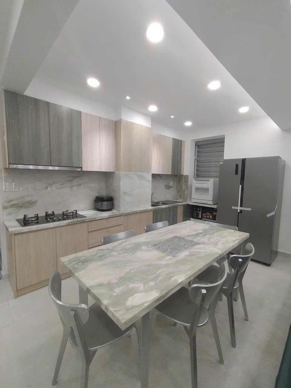 Cho thuê Căn hộ chung cư Quận 7, Hồ Chí Minh, Diện tích 280m², Giá Thương lượng 5