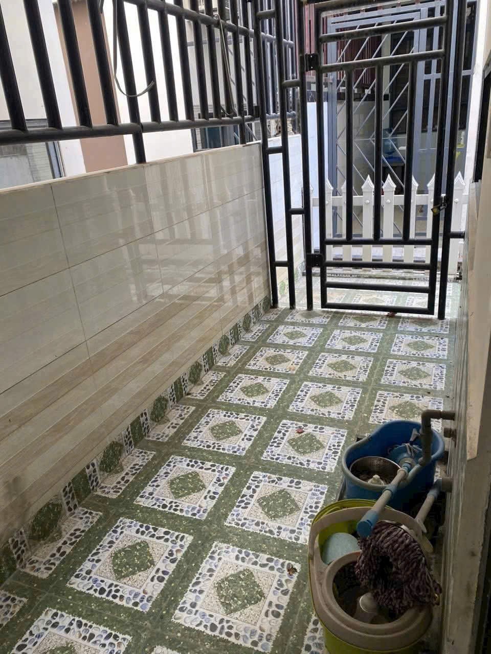 Bán biệt thự KDC Trần Anh, thị trấn Bến Lức dt 112m2 , 1 lầu 5pn,4wc giá 4 tỷ chốt hạ 3,65 tỷ 9