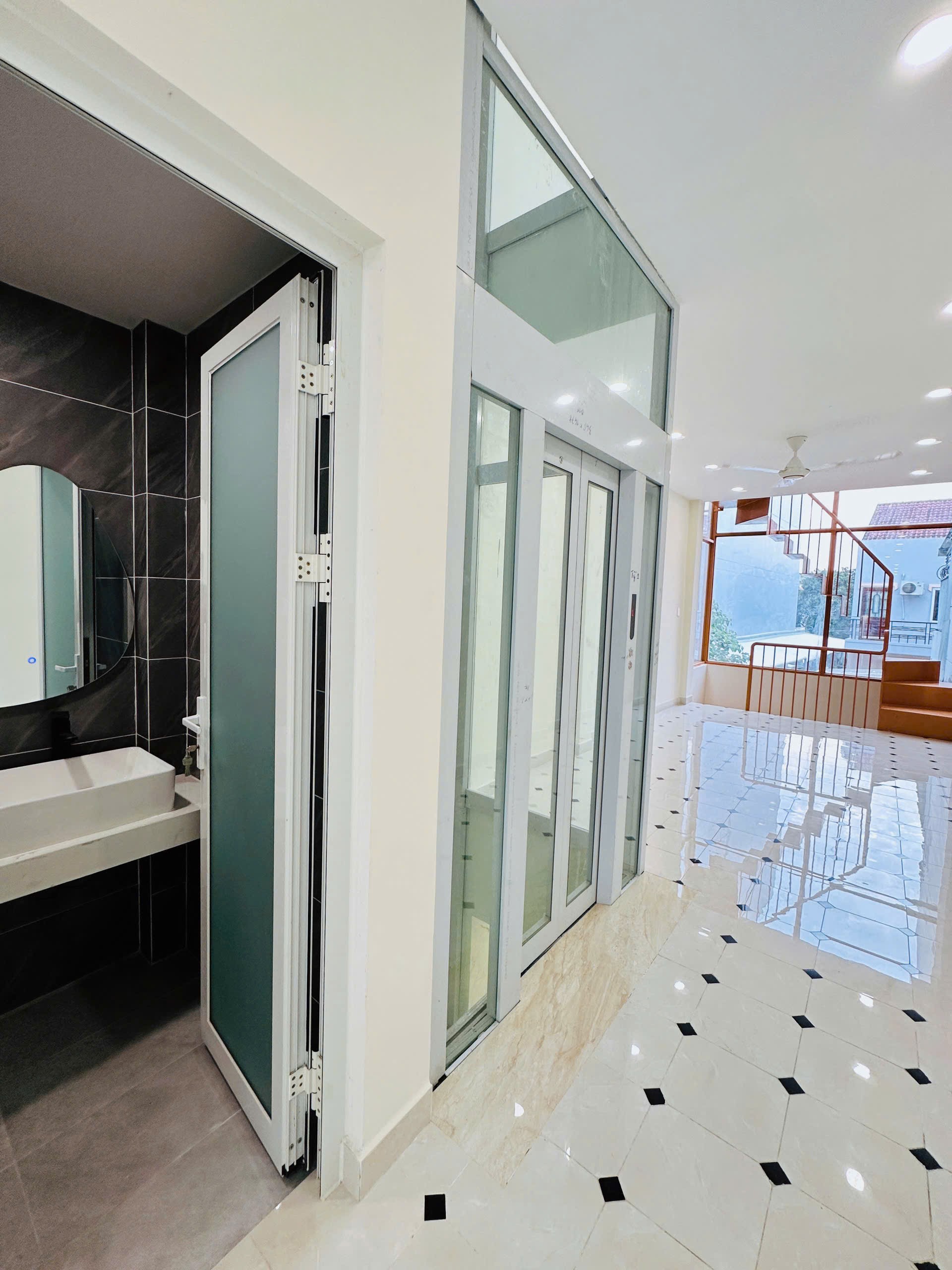 Cần bán Nhà mặt tiền Phường Thảo Điền, Quận 2, Diện tích 200m², Giá 22 Tỷ 8