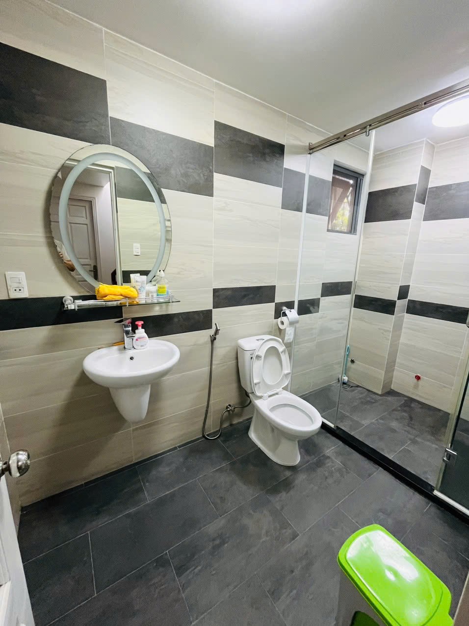 Cần bán Nhà mặt tiền Quận 9, Hồ Chí Minh, Diện tích 240m², Giá 18 Tỷ 3