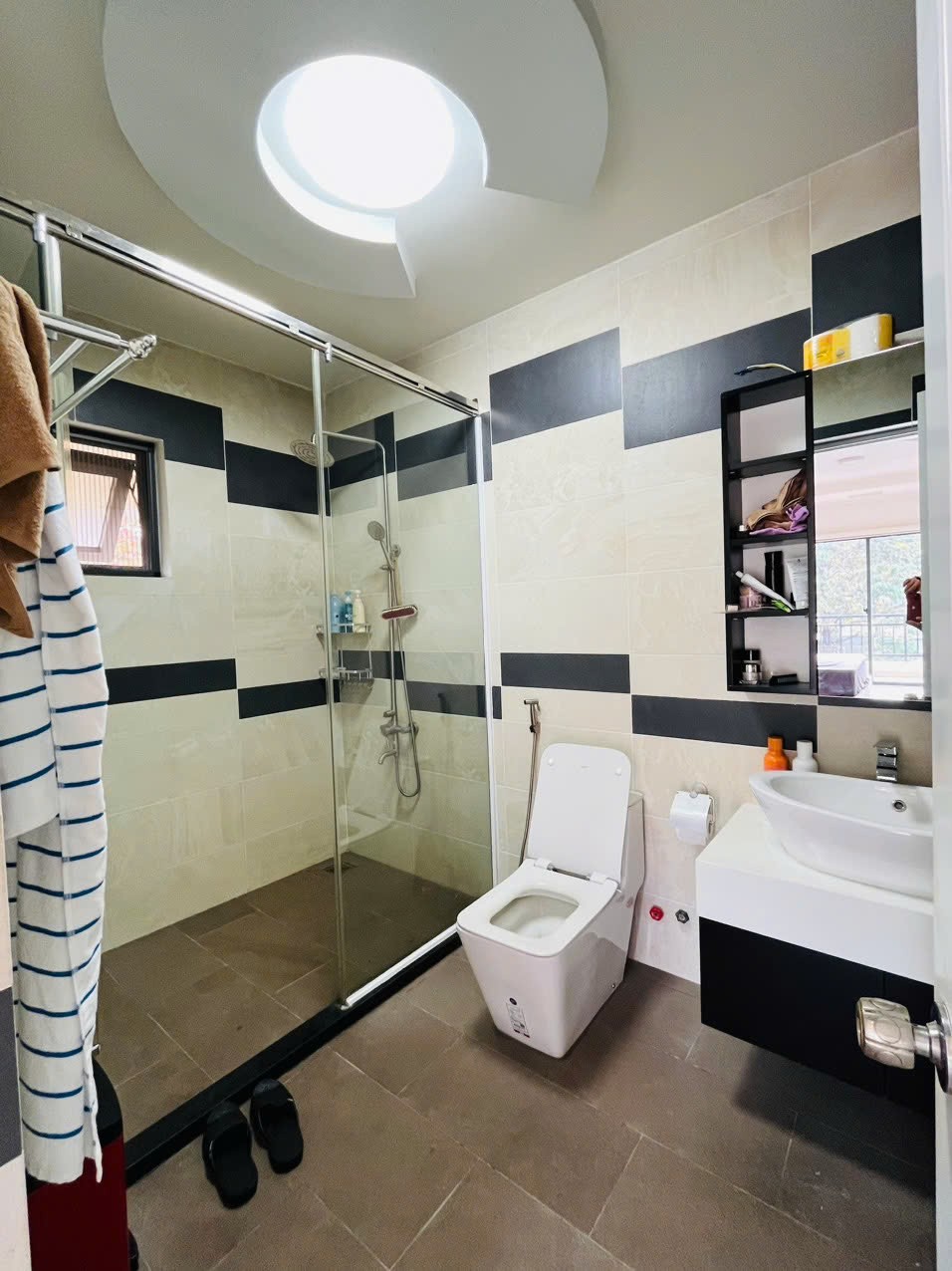 Cần bán Nhà mặt tiền Quận 9, Hồ Chí Minh, Diện tích 240m², Giá 18 Tỷ 11