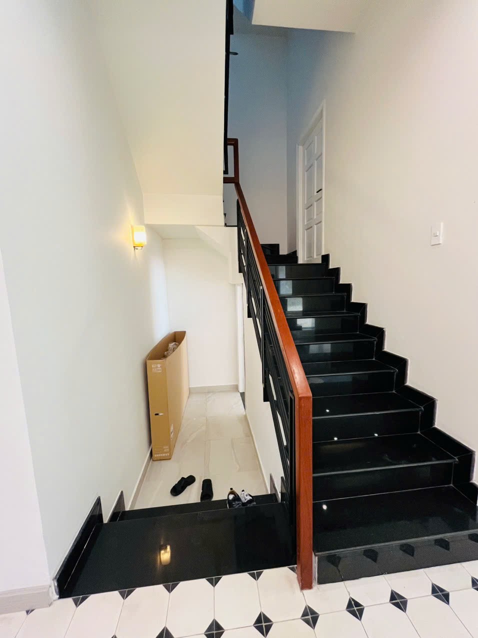 Cần bán Nhà mặt tiền Quận 9, Hồ Chí Minh, Diện tích 240m², Giá 18 Tỷ 4