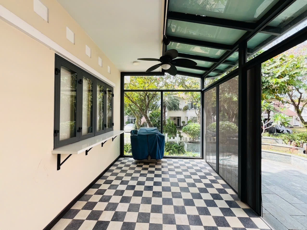 Cần bán Nhà mặt tiền Quận 9, Hồ Chí Minh, Diện tích 240m², Giá 18 Tỷ 8