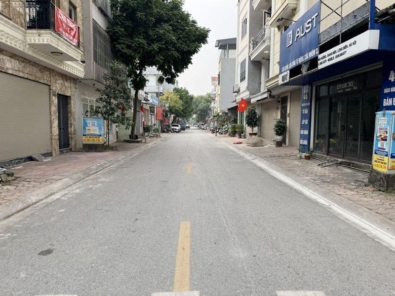 Cần bán 55,1m2 đất mặt phố Giang Biên. Phù hợp xây Văn Phòng Kinh Doanh 3