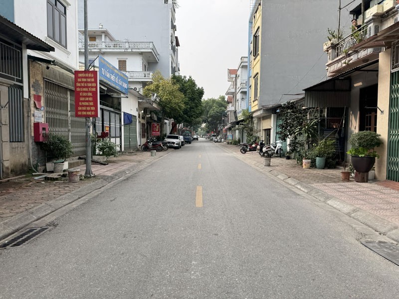 Cần bán 55,1m2 đất mặt phố Giang Biên. Phù hợp xây Văn Phòng Kinh Doanh 4