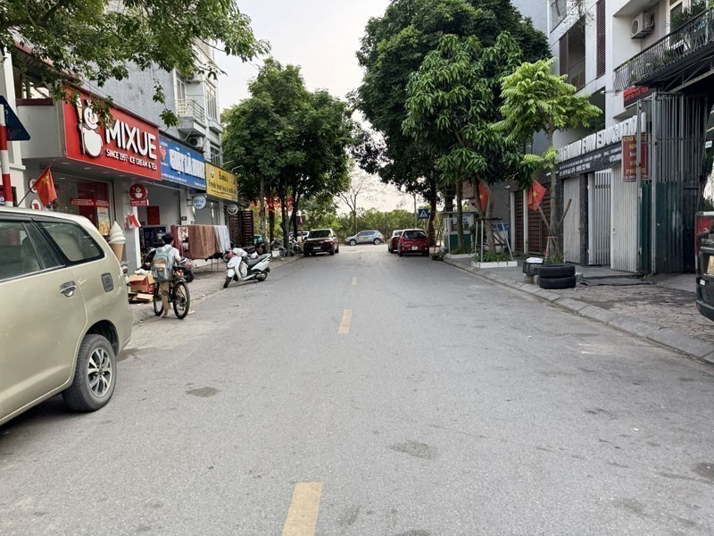 Cần bán 55,1m2 đất mặt phố Giang Biên. Phù hợp xây Văn Phòng Kinh Doanh 5