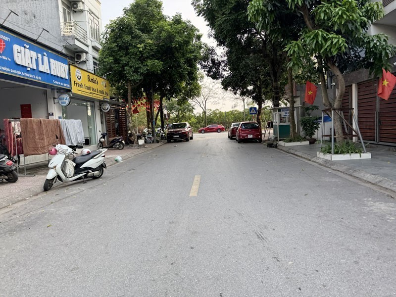 Cần bán 55,1m2 đất mặt phố Giang Biên. Phù hợp xây Văn Phòng Kinh Doanh 6