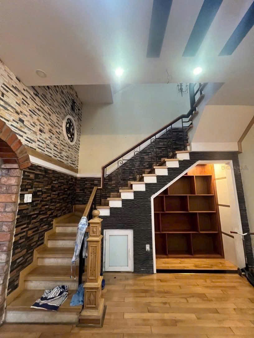 Cần bán Nhà mặt tiền Phường Phú Hữu, Quận 9, Diện tích 75m², Giá 8 Tỷ 6